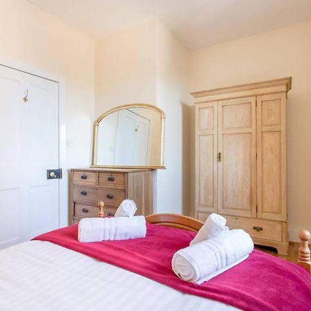 Altido Retro Castle Retreat 2Bed Apartment Edinburgh Bagian luar foto