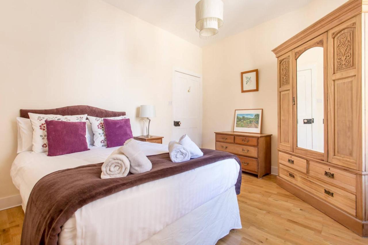 Altido Retro Castle Retreat 2Bed Apartment Edinburgh Ruang foto