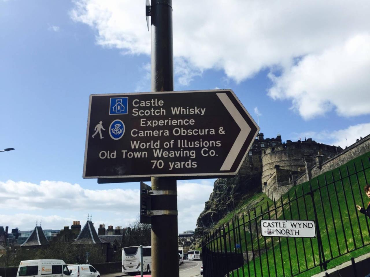 Altido Retro Castle Retreat 2Bed Apartment Edinburgh Ruang foto