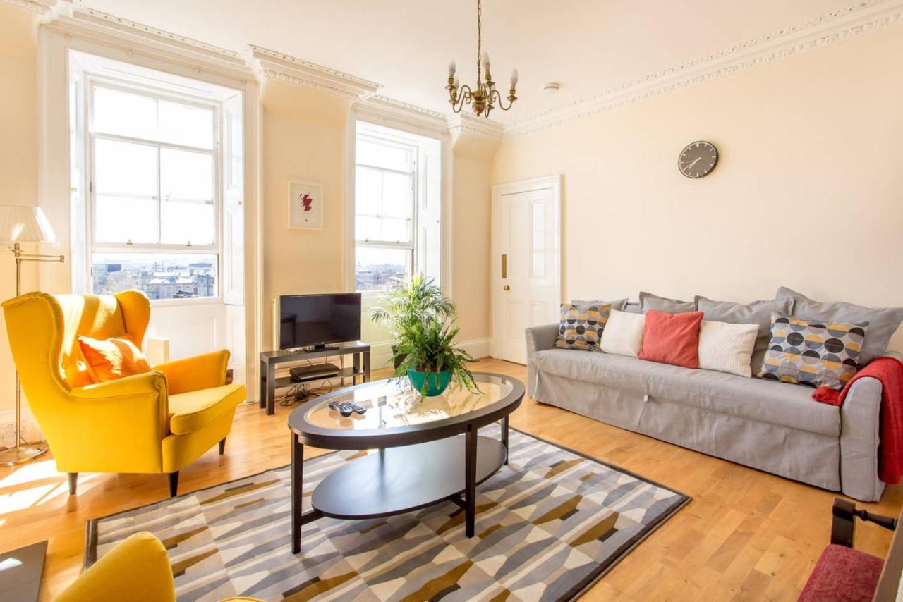 Altido Retro Castle Retreat 2Bed Apartment Edinburgh Bagian luar foto
