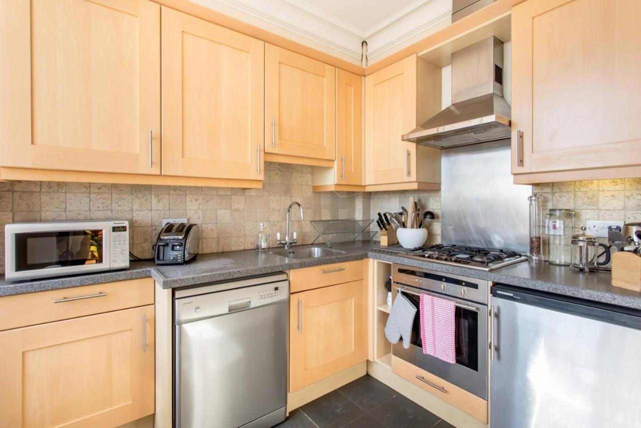Altido Retro Castle Retreat 2Bed Apartment Edinburgh Bagian luar foto
