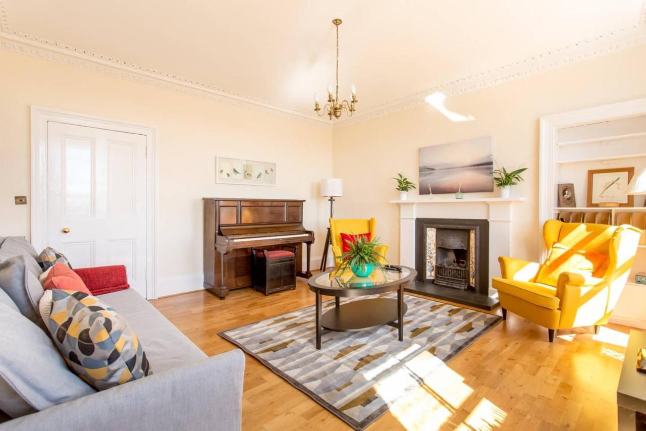 Altido Retro Castle Retreat 2Bed Apartment Edinburgh Bagian luar foto