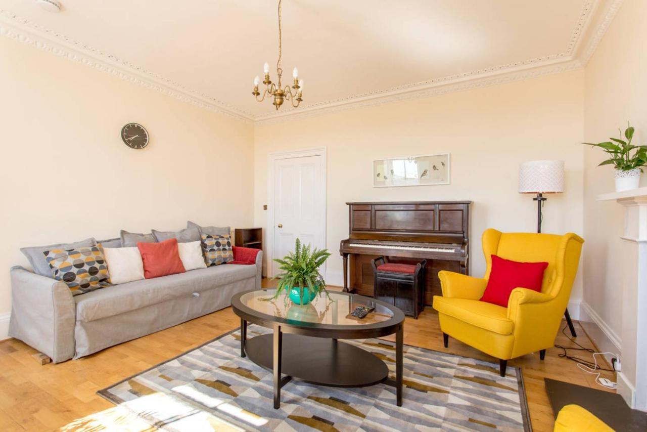 Altido Retro Castle Retreat 2Bed Apartment Edinburgh Ruang foto