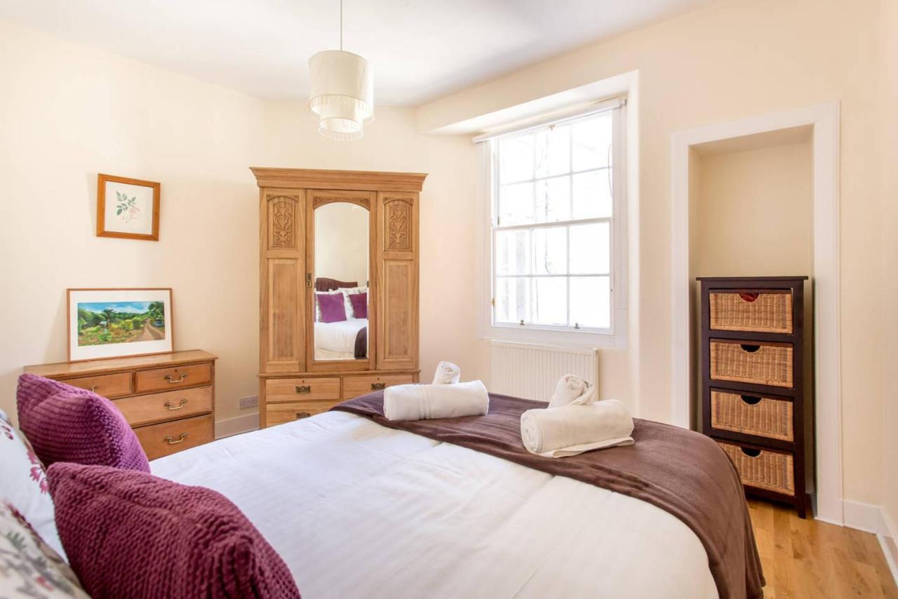 Altido Retro Castle Retreat 2Bed Apartment Edinburgh Bagian luar foto