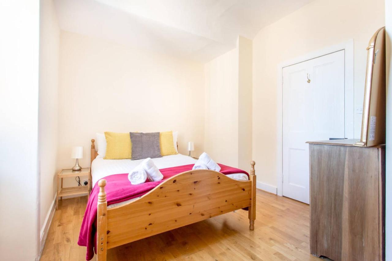 Altido Retro Castle Retreat 2Bed Apartment Edinburgh Ruang foto