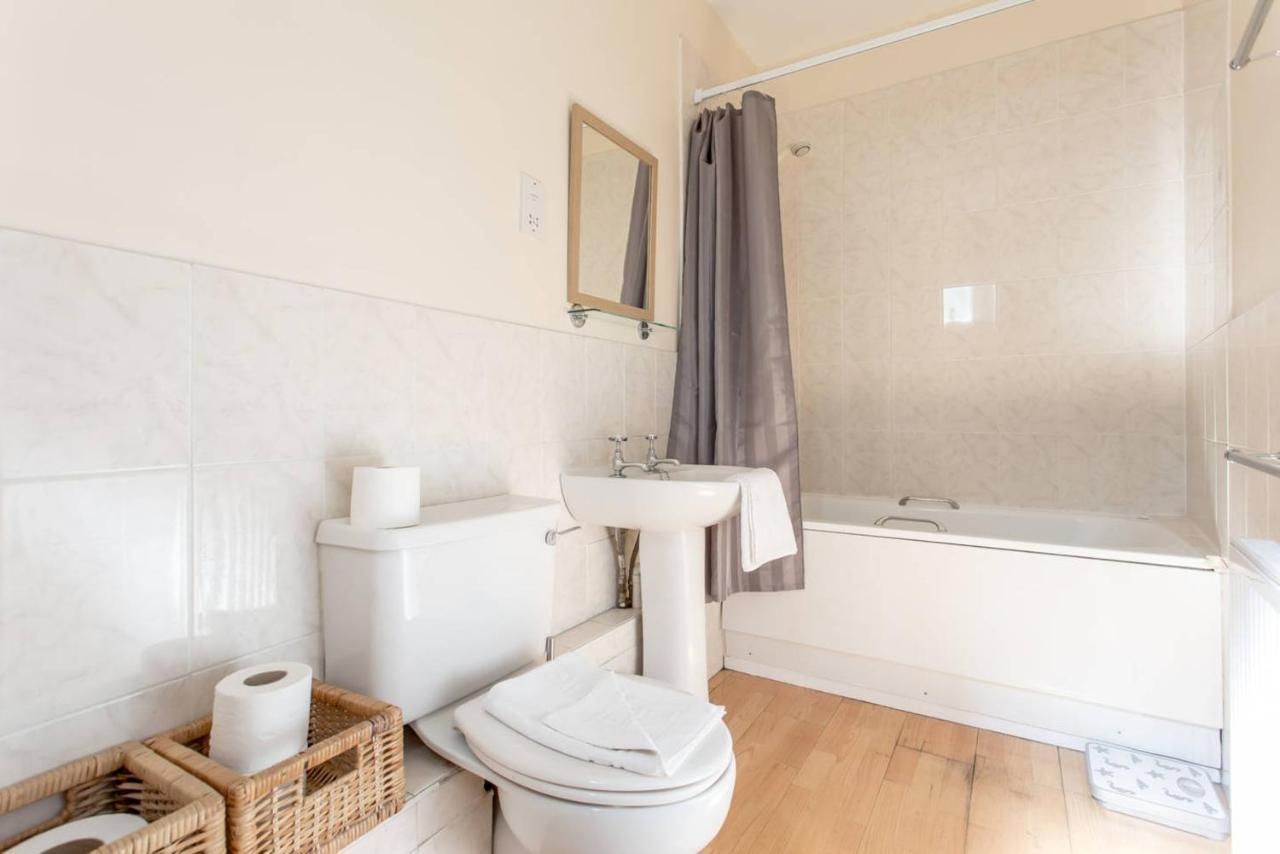 Altido Retro Castle Retreat 2Bed Apartment Edinburgh Bagian luar foto