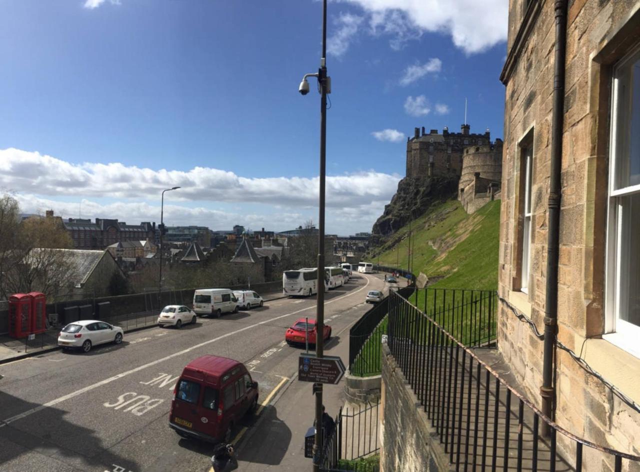 Altido Retro Castle Retreat 2Bed Apartment Edinburgh Bagian luar foto