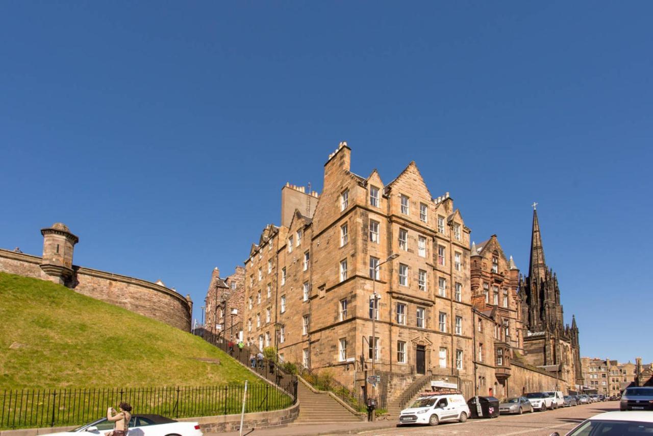 Altido Retro Castle Retreat 2Bed Apartment Edinburgh Bagian luar foto
